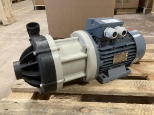 Magnetically sealed horizontal pump for scrubber